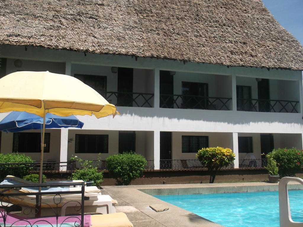 Papillon Garden Bar Villas Bamburi Exterior photo