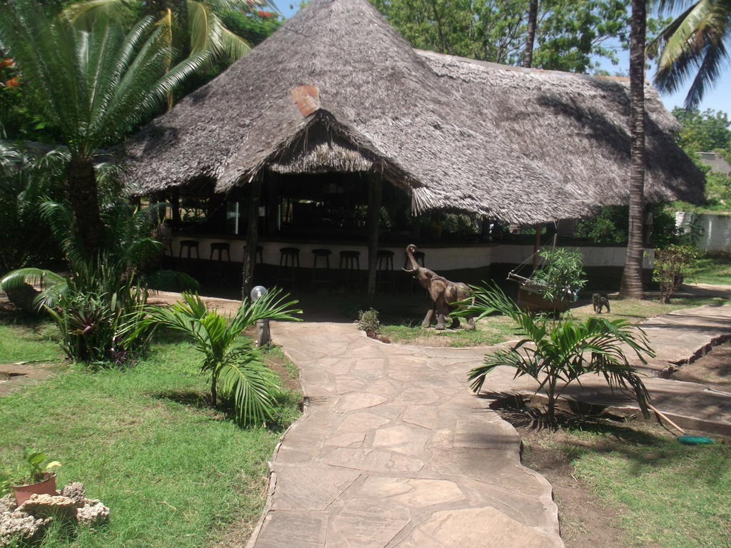 Papillon Garden Bar Villas Bamburi Exterior photo