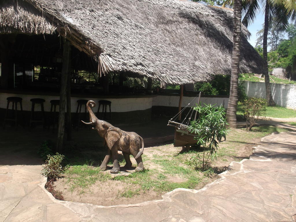 Papillon Garden Bar Villas Bamburi Exterior photo